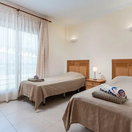 Modern, Spacious With Roof Terrace Apartament