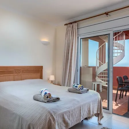 Modern, Spacious With Roof Terrace Apartament *