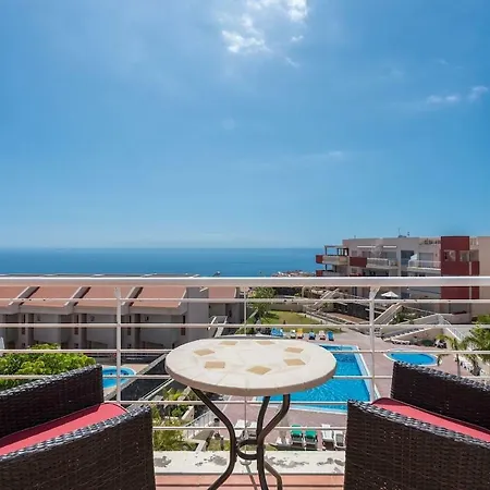 Modern, Spacious With Roof Terrace